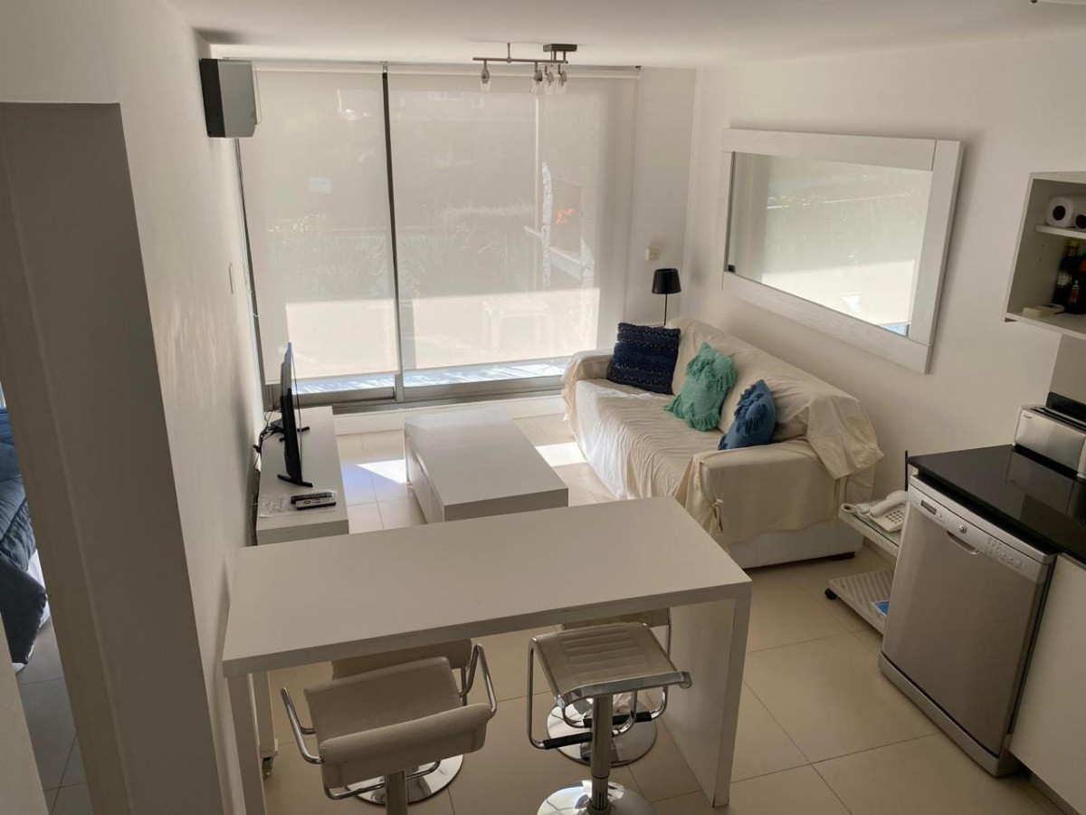 Apartamento en venta de 1 dormitorio y medio en Punta del Este 