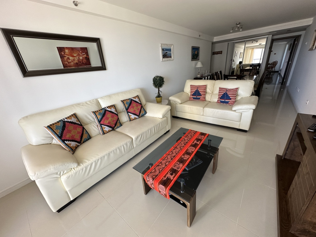 Exclusivo apartamento de 3 dormitorios con amplia terraza y amenities premium en Punta del Este zona Brava 