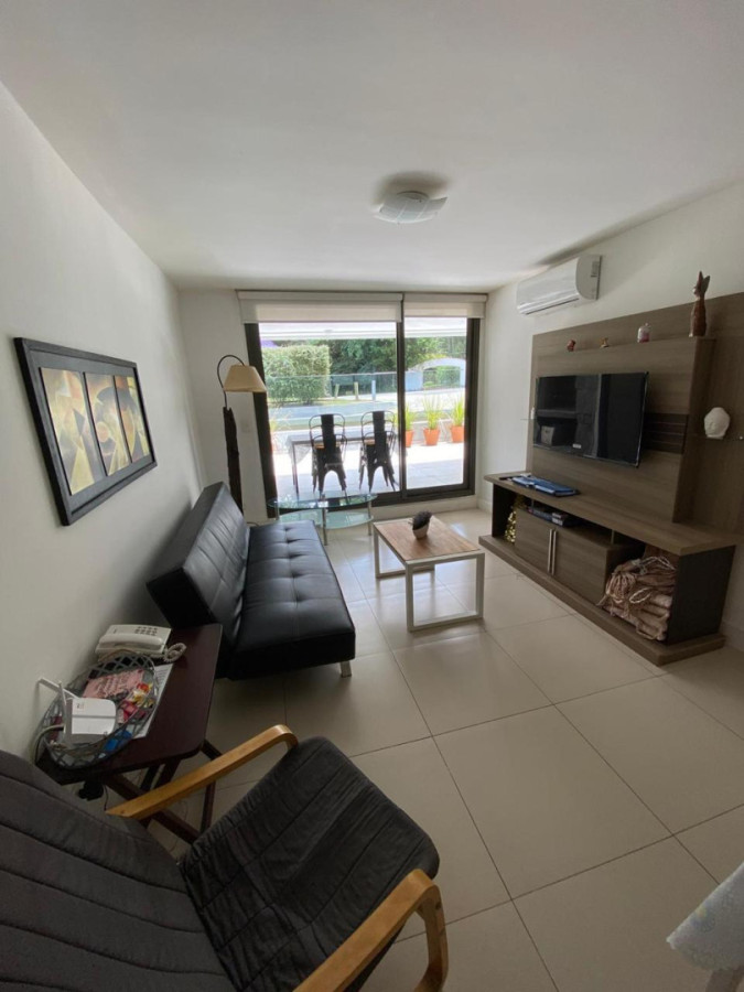 Apartamento en venta de 1 dormitorio y medio + 2 baños en Punta del Este 