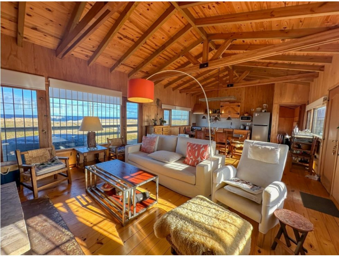 Casa en venta con vistas al mar en Santa Mónica, Maldonado. 
