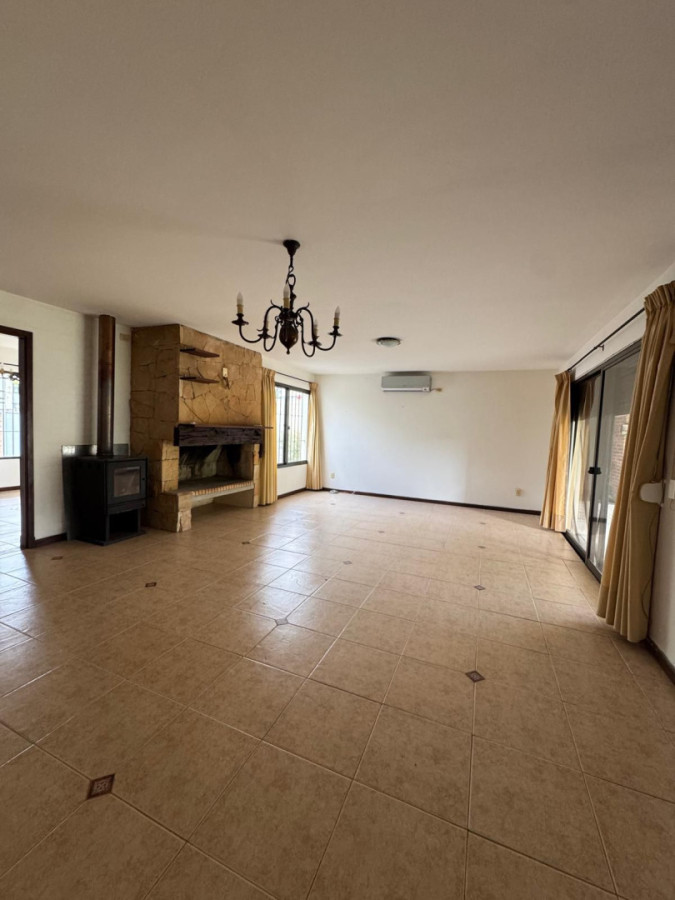 Casa alquiler anual en Punta del Este Pinares 