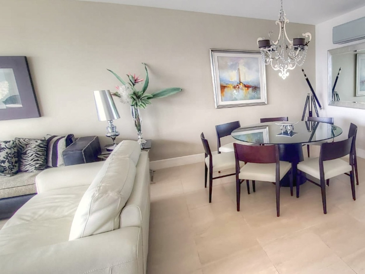 Hermoso apartamento, 2 suites + dep, primera línea de mar, Le Parc, Punta del Este