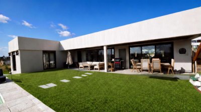  Colinas de Carrasco, Venta casa 4 dorm con Piscina infinita U$S590.000