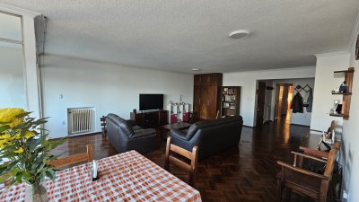 Apartamento en alquiler de 3 dormitorios , servicio y garaje x2