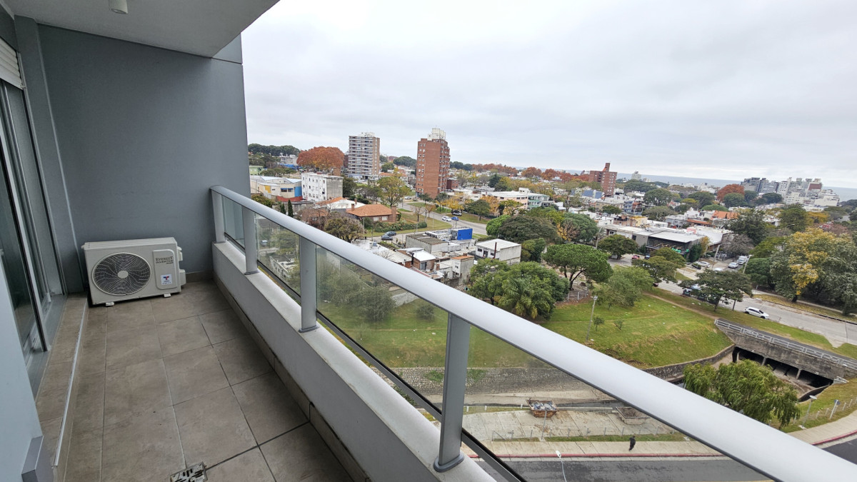Apartamento de 1 D con terraza y garaje, piso alto, vista muy despejada