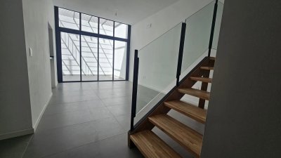 Casa En Venta A Estrenar En Cordón, Cuatro Dormitorios, Garaje, Patio Y Azoteas