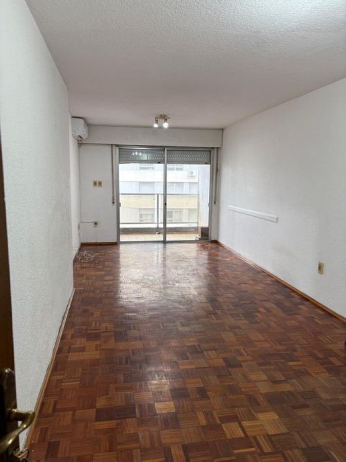 Espectacular Apartamento de 3 Dormitorios con Garaje y Vista Despejada en Parque Batlle