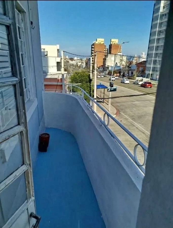 Apartamento al Frente de 2 Dormitorios con Balcón y Garaje en Parque Batlle
