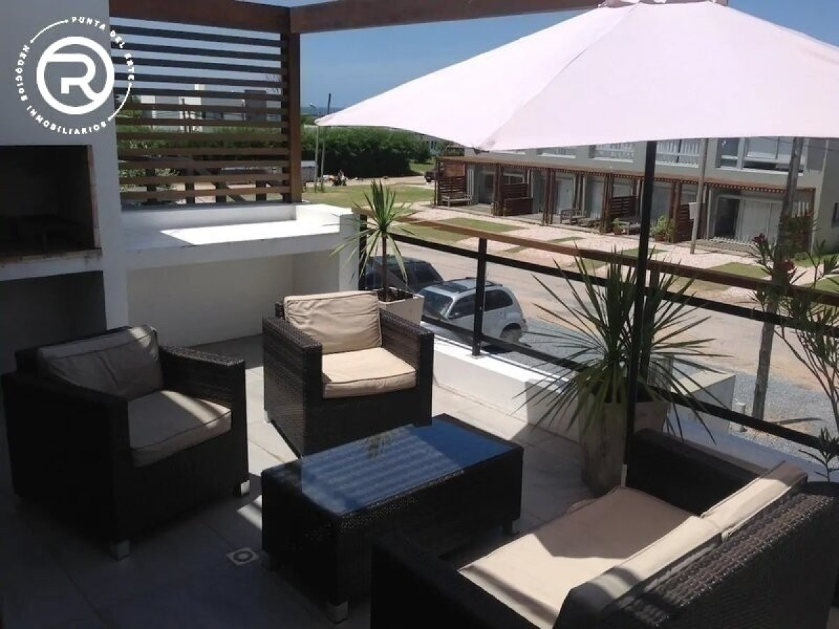 Apartamento con amplia terraza y muy bien equipado en excelente punto de Manantiales