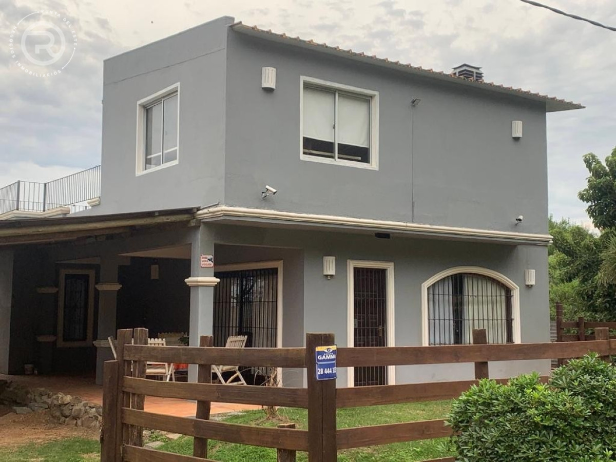 Casa con terraza con vista, muy cómoda
