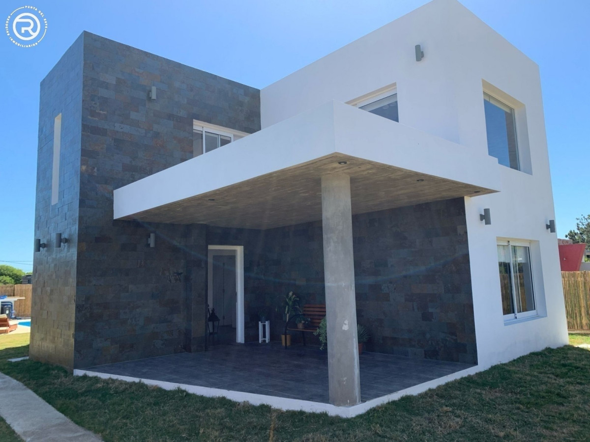 Moderna Casa con vista al Mar