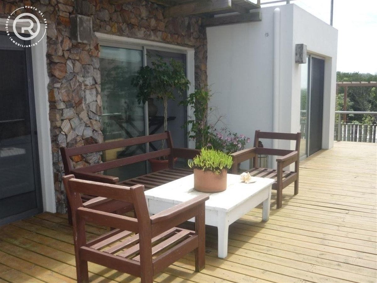 Casa en alquiler con vista al mar muy cerca de José Ignacio.