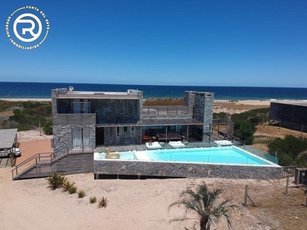 Casa en venta y alquiler sobre el mar