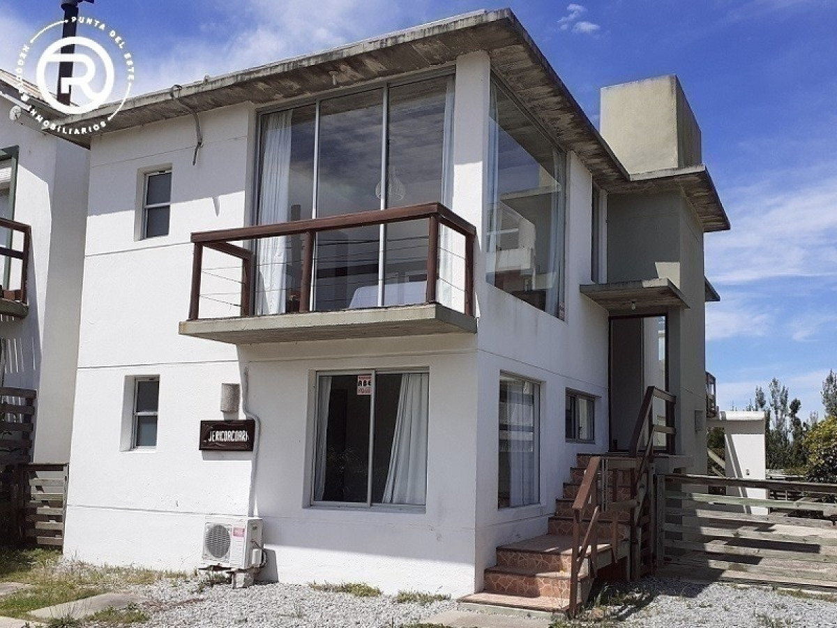 Casa super equipada a dos cuadras de la playa en Manantiales