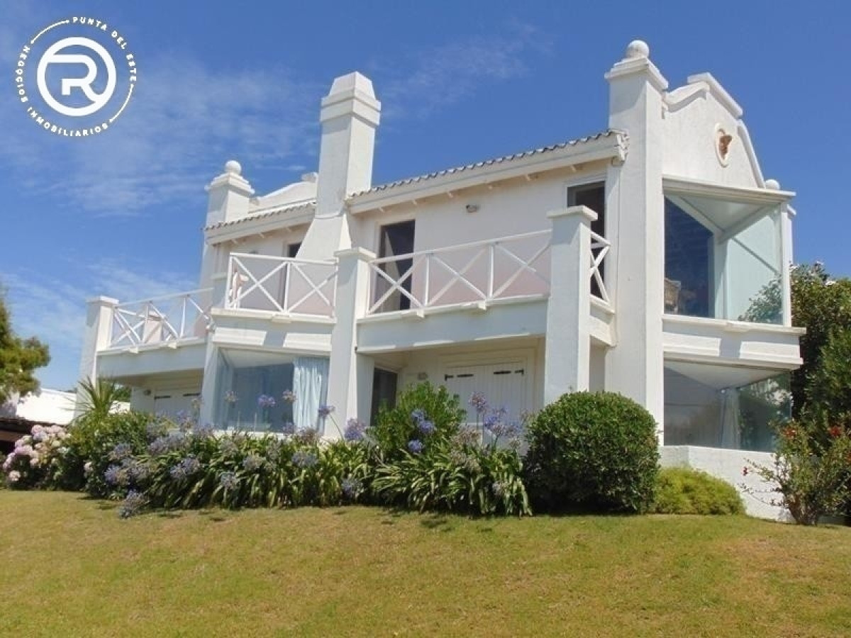 Cálida casa con vista al mar