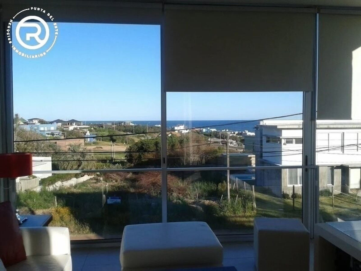 Casa en alquiler en Balneario El Chorro con gran vista al mar