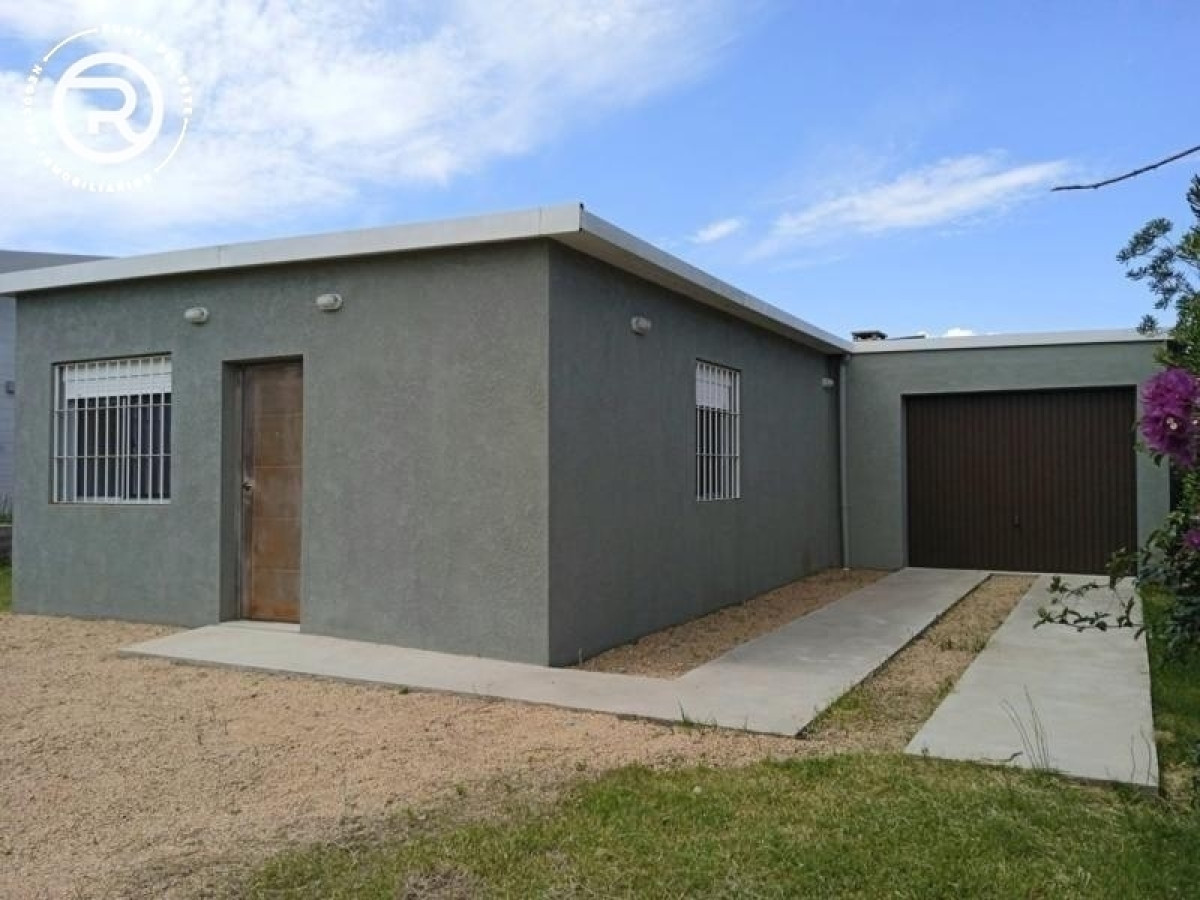 Se alquila casa con dependencia en Balneario Buenos Aires