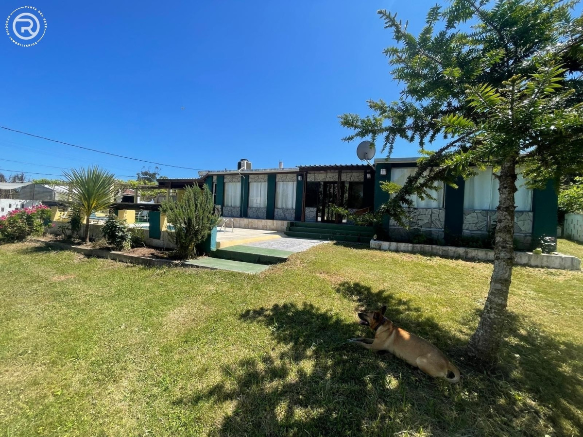 Casa en Alquiler con piscina en Balneario Bs As