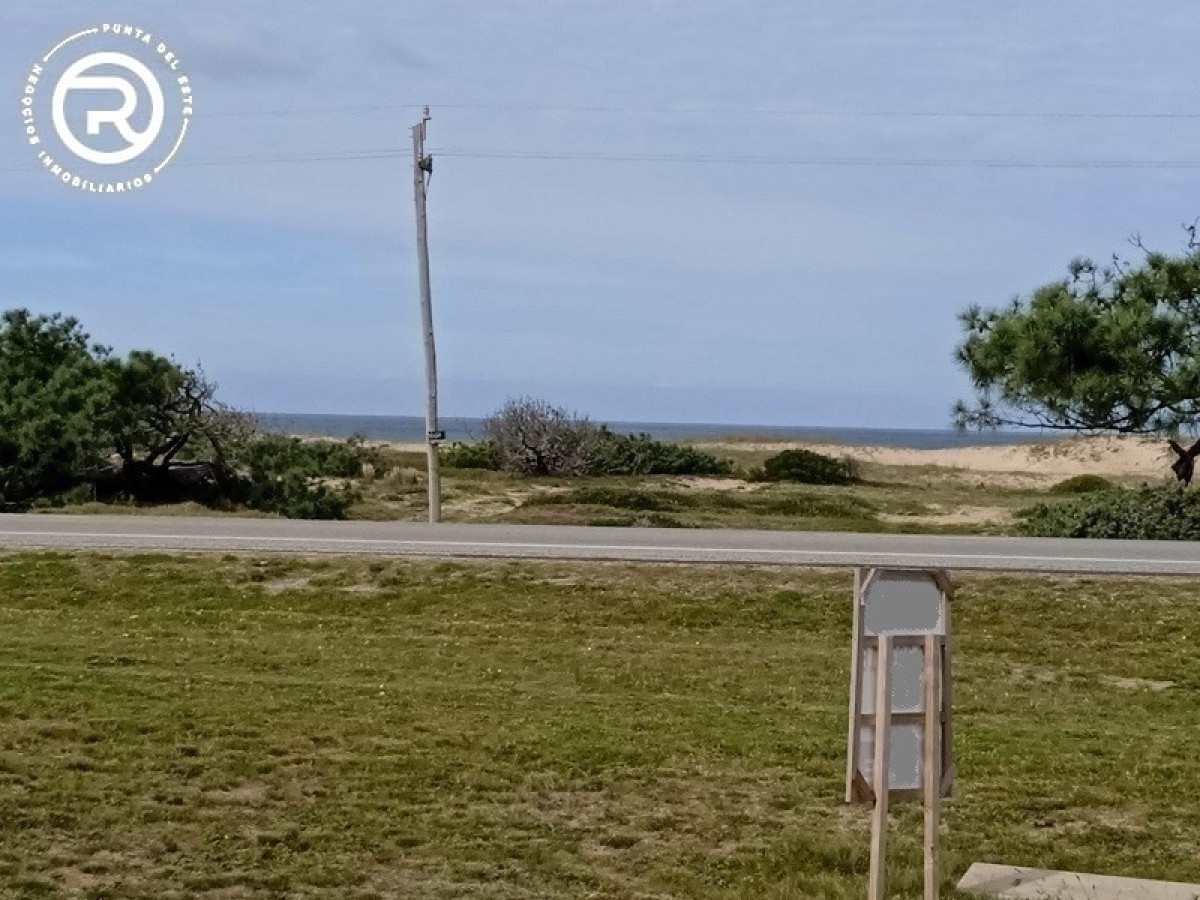 Terreno de 1053 m2 ubicado en primera línea