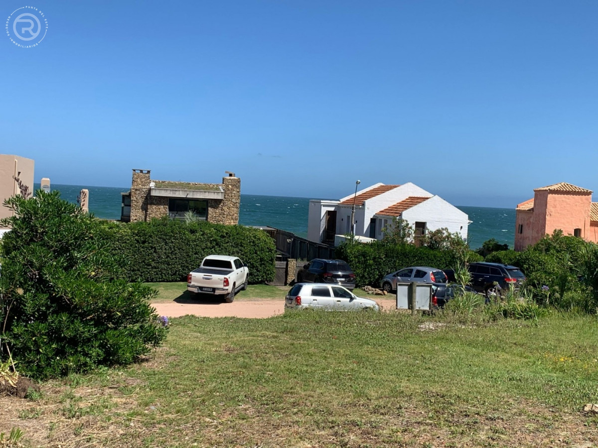 Excelente lote en Punta de Piedras.