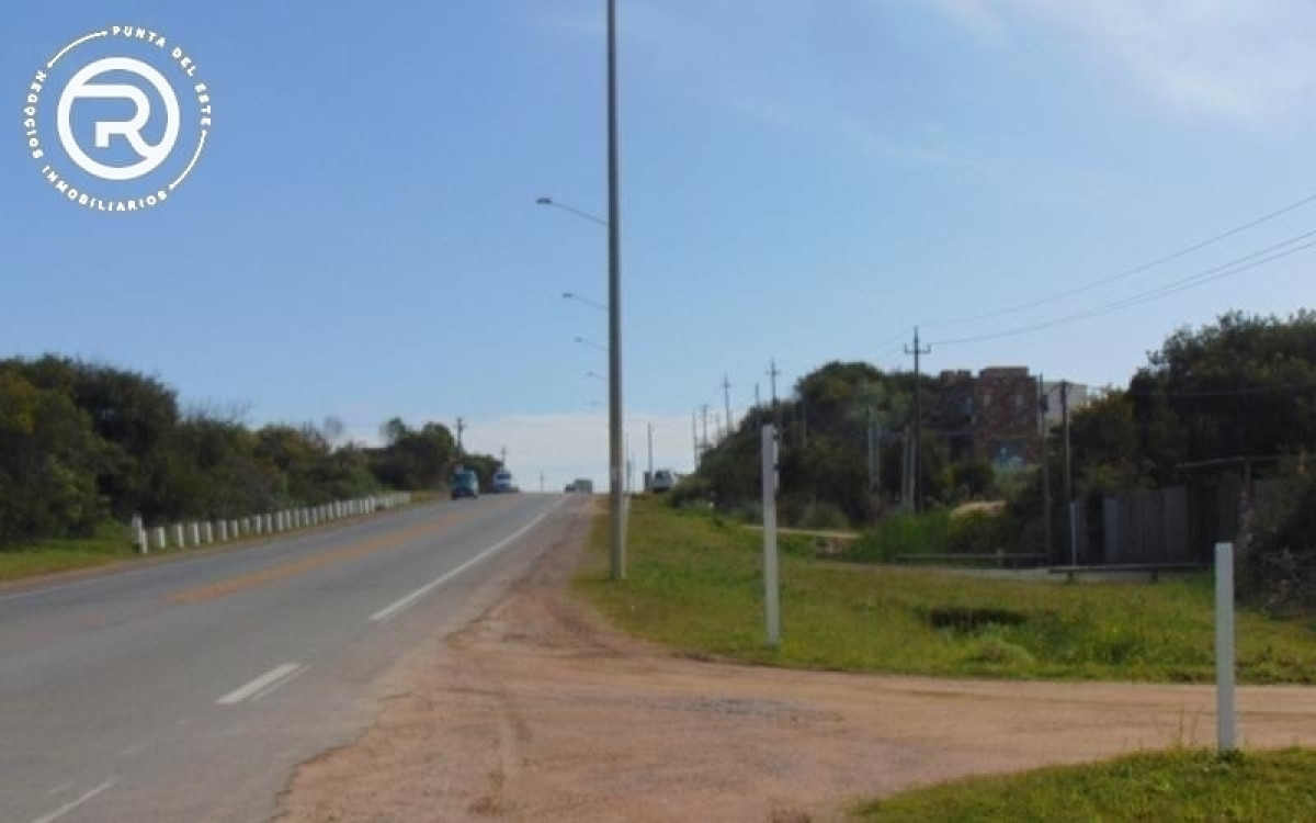 Terreno esquinero en primera línea, Altos de Punta Piedras