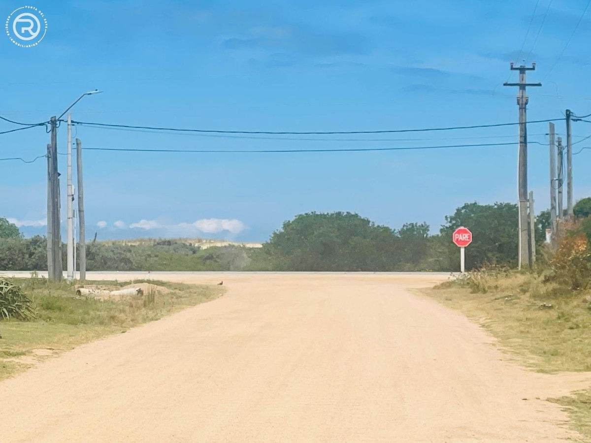 Terreno en venta en Balnerio Bs As bien ubicado