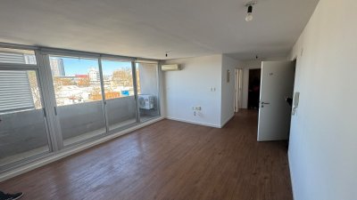 Alquiler Apartamento De Dos Dormitorios Con Cochera en Brazo Oriental