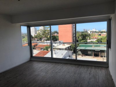 VENTA de Apartamento de 85 m2 con 2 dormitorios en el centro de Maldonado C906