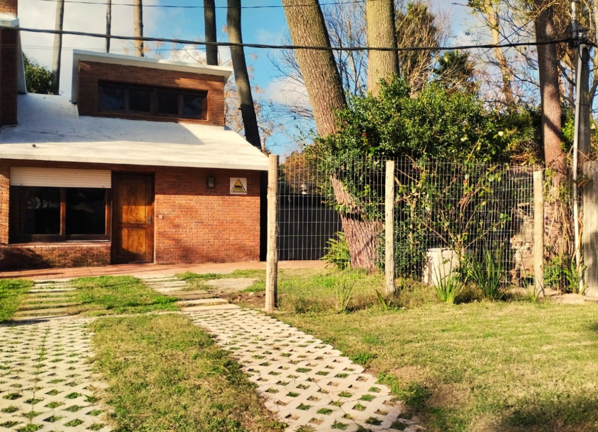 En alquiler anual Casa 3 Dormitorios con estufa y parrillero en Altos del Pinar