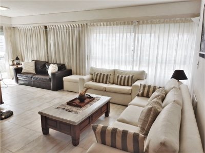VENTA APARTAMENTO EN LA PENINSULA CON AMENITIES  