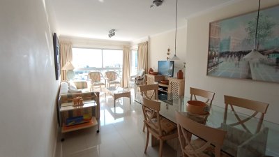 Venta de apartamento en piso alto, 3 dormitorios y 2 baños 