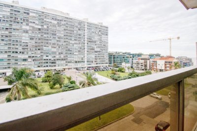 Venta apartamento 3 dormitorios servicio garaje en Pocitos 