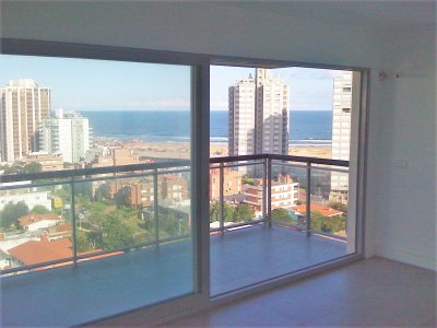 Apartamento en Venta - 2 Dormitorios - Parrillero propio - Punta del Este 