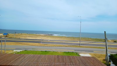 Venta apartamento con vista al mar en Pinares 
