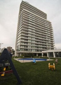 TORRE ONIX APARTAMENTO DE 2 DORMITORIOS EN SUITE, BALCON, GARAGE 