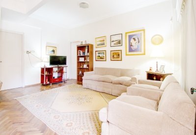 Venta apartamento 3 dormitorios, patio y garaje en Pocitos 