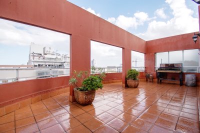 Venta apartamento penthouse  de 3 dormitorios, gran terraza , garaje  en Punta Carretas 