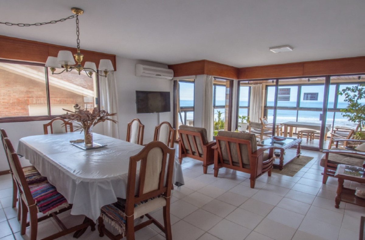 VENDE APARTAMENTO FRENTE A LA PLAYA EL EMIR