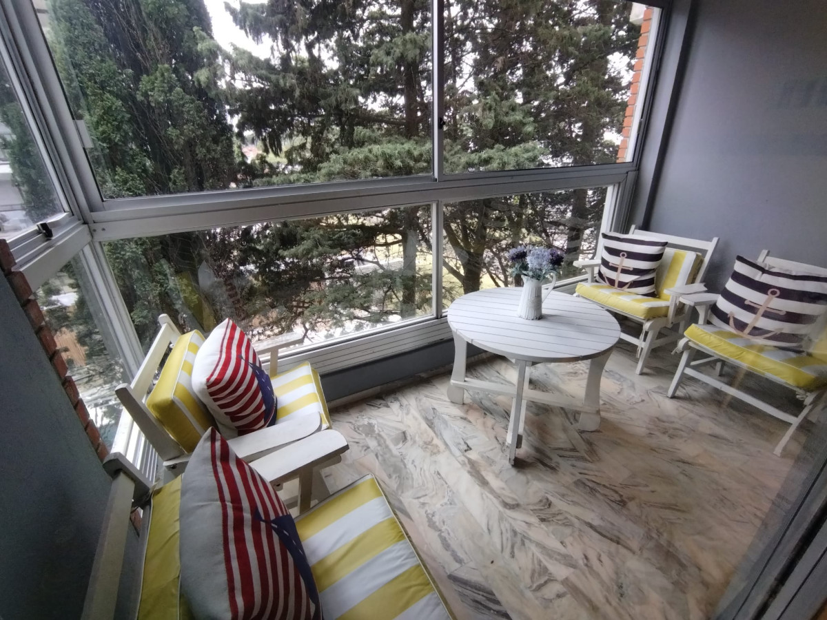 Apartamento a la venta  3 Dormitorios  Mansa Primera Línea
