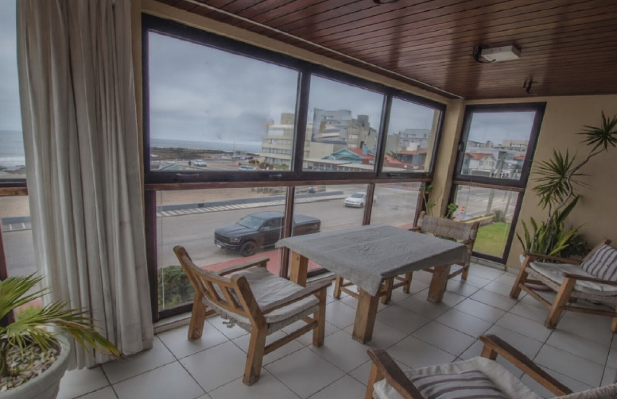 VENDE APARTAMENTO FRENTE A LA PLAYA EL EMIR