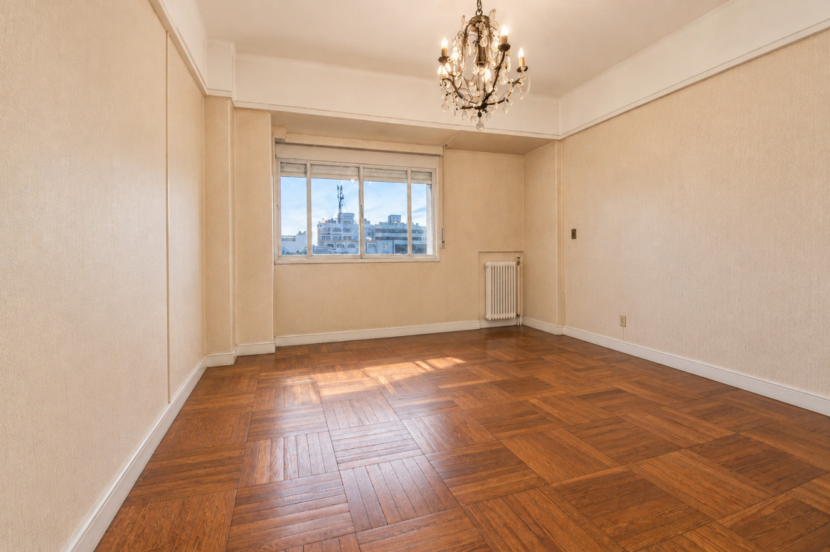 Venta apartamento tres dormitorios y garage en Centro 