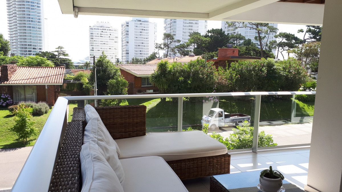 MANSA EDIFICIO NUEVO A METROS DEL MAR 