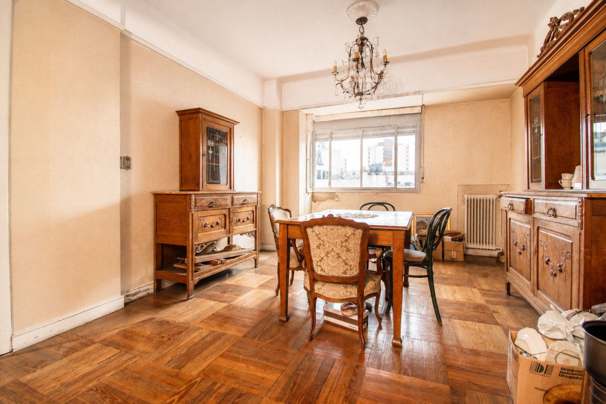 Venta apartamento tres dormitorios y garage en Centro 