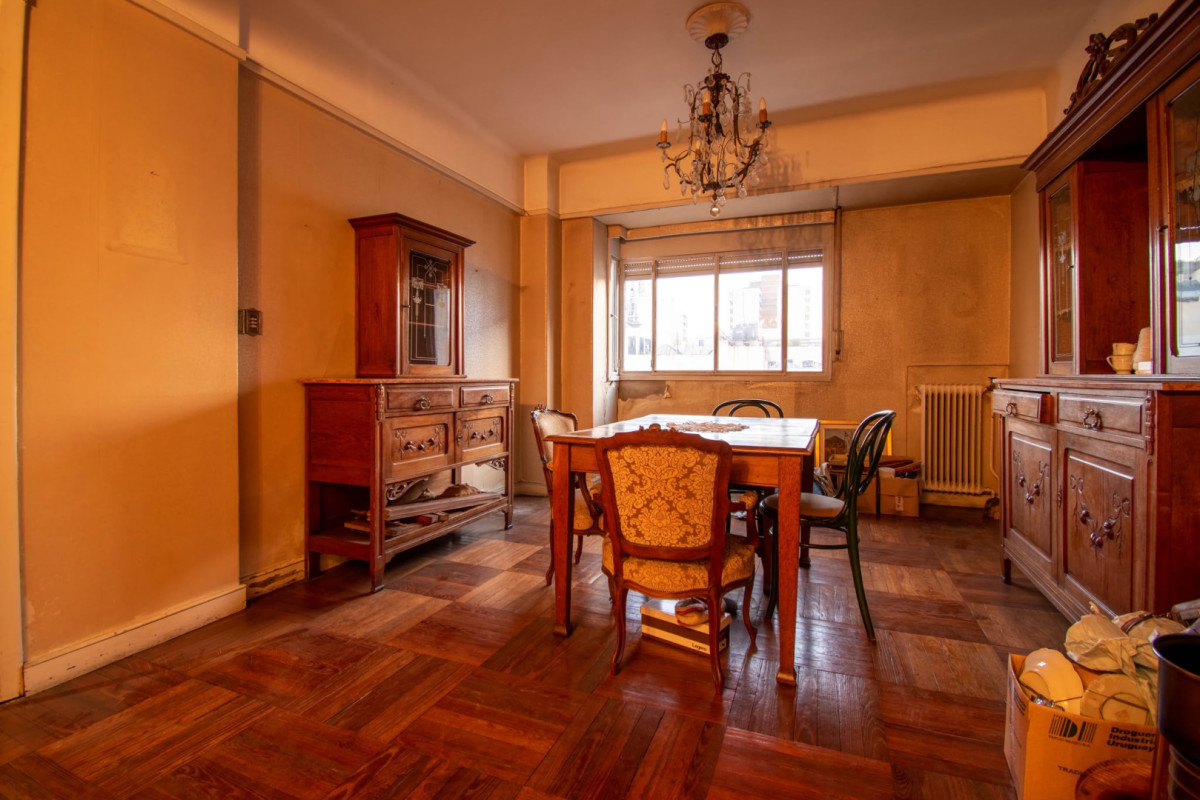 Venta apartamento Dos Dormitorios con garage en Ciudad Vieja