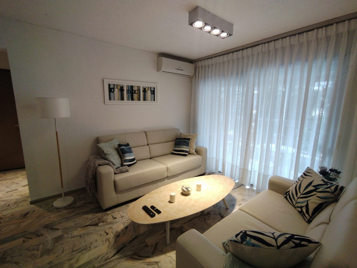 Apartamento a la venta  3 Dormitorios  Mansa Primera Línea