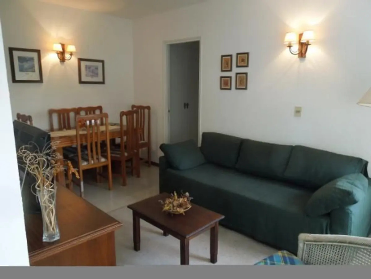 Península - Punta del Este - Apartamento en alquiler de 2 dormitorios y 1 baño completos - Con cochera