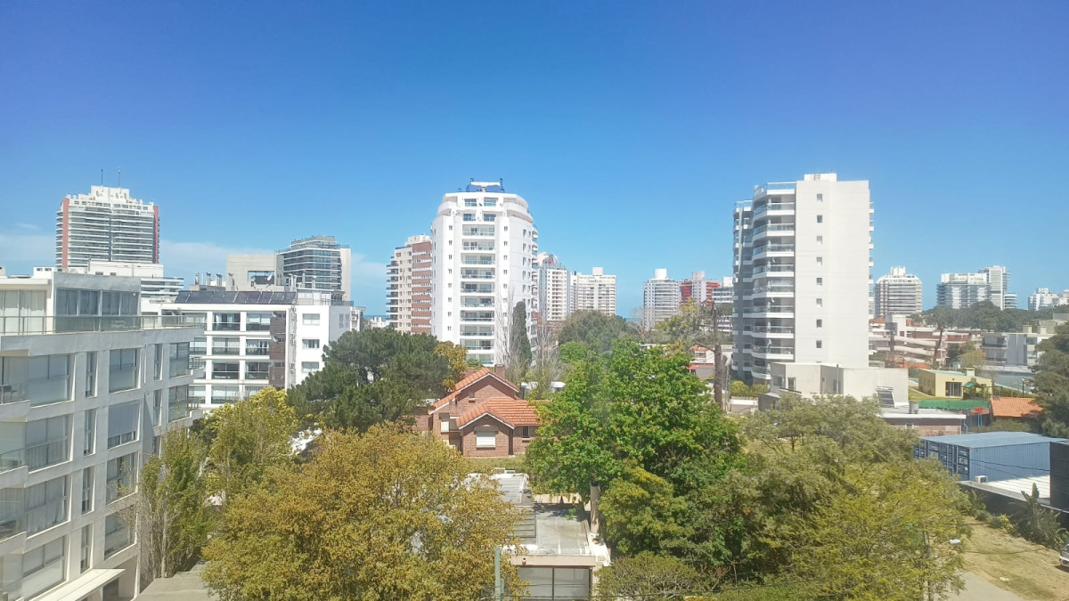 Monoambiente en alquiler de temporada - Punta del Este - torre con servicios