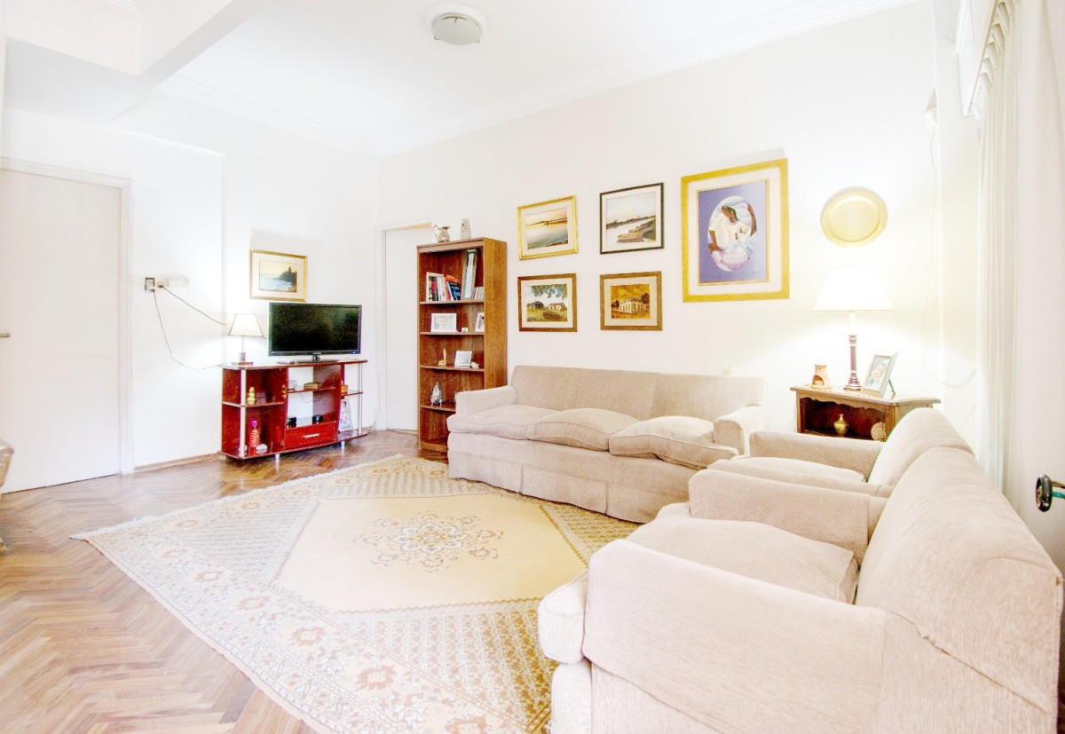 Venta apartamento 3 dormitorios, patio y garaje en Pocitos