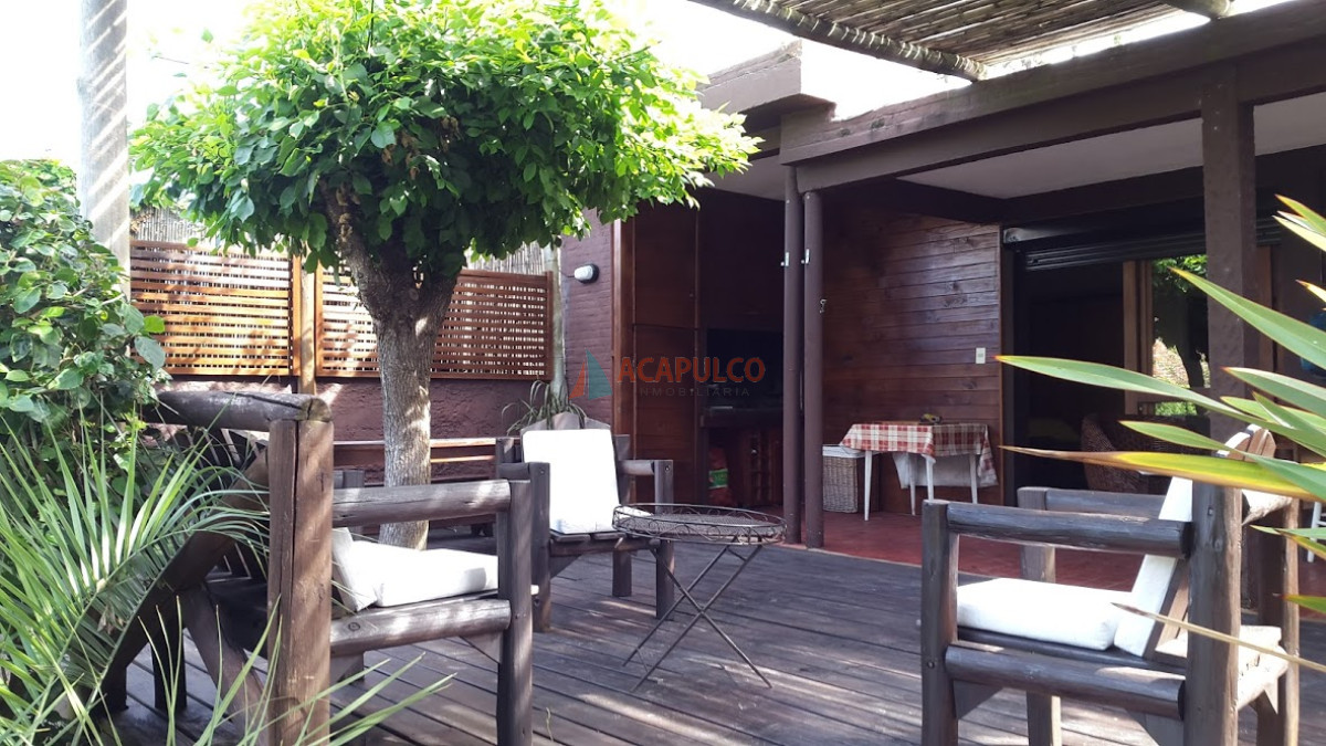 mansa a 400 metros del mar casa de 3 dormitorios 2 baÑos parrillero garage  - acp3320c