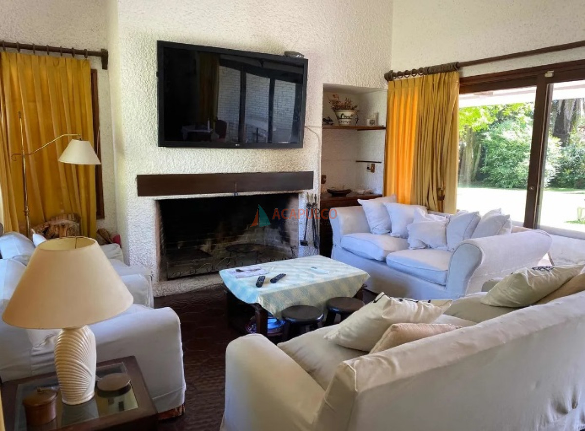se vende muy linda casa en punta del este - acp4140c